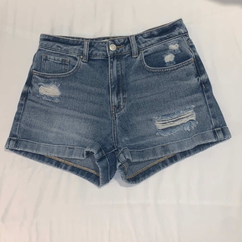 Measurements: 2” Inseam, 30” Waist, 10” Rise.